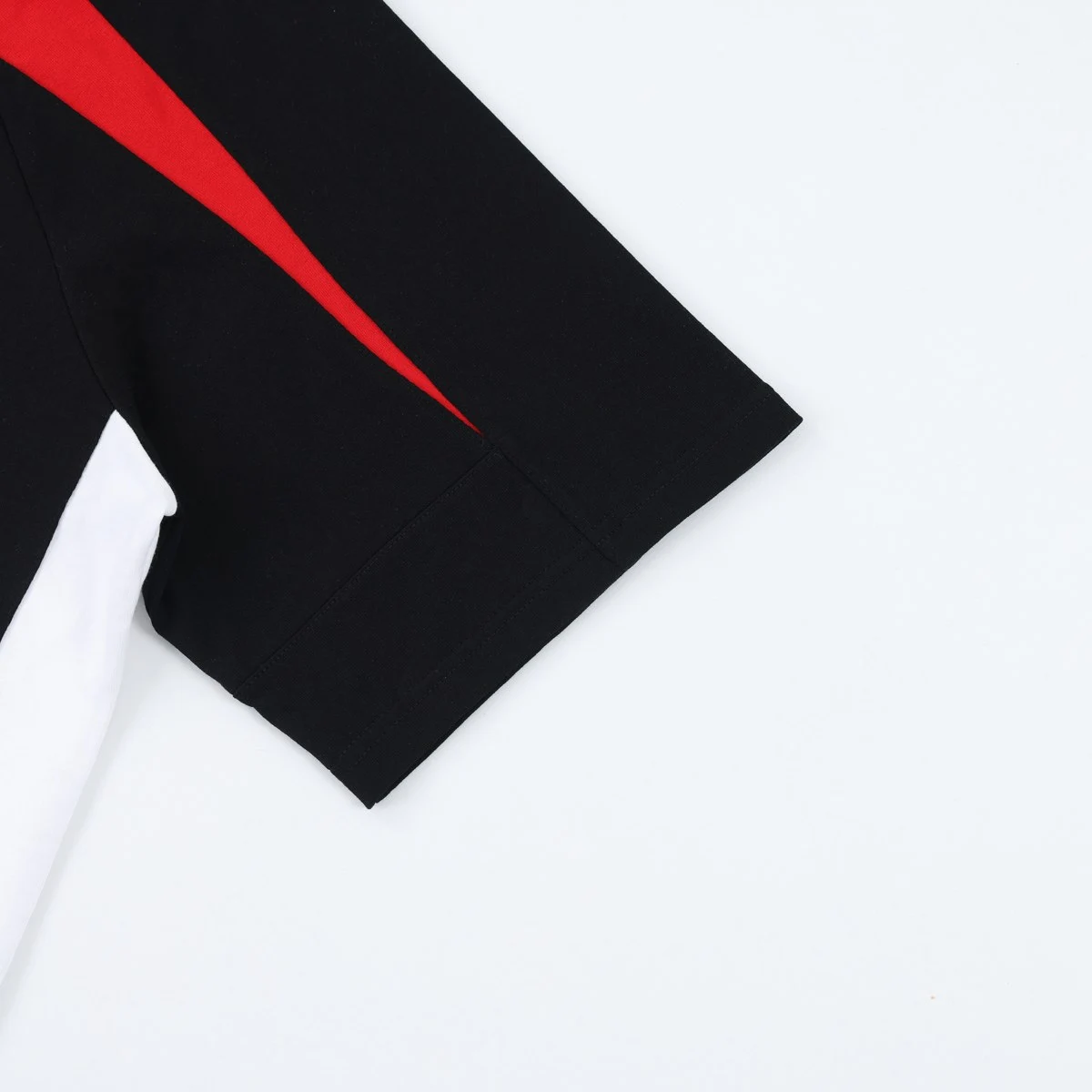 Contrast V-neck tee · MT-2628 · Black / red · Base garment photograph