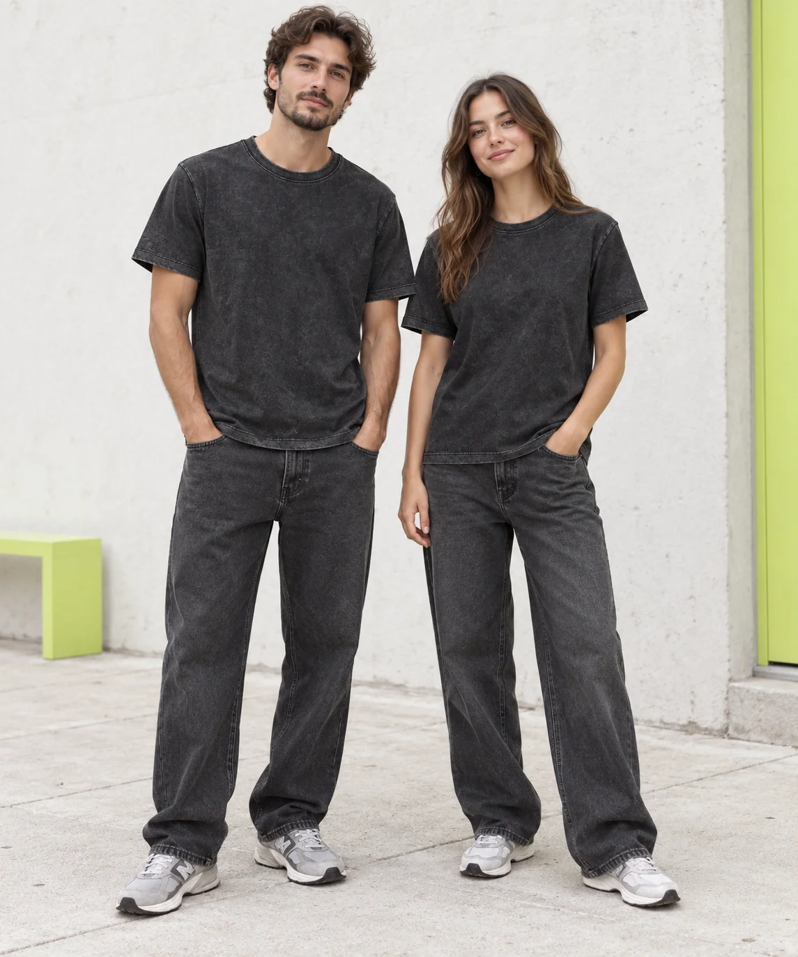 Snow-wash cropped crew-neck tee · Unisex styling